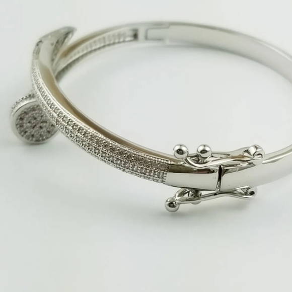 BRAND NEW Rhinestone Nail Bracelet - Picture 3 of 9